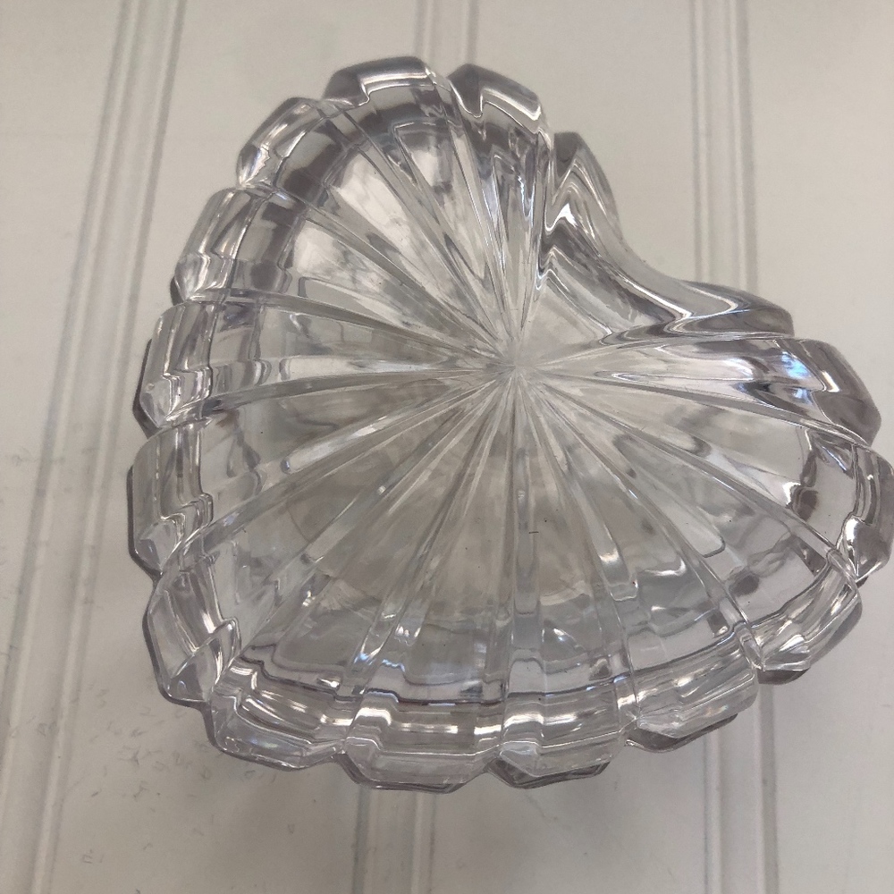 HOME BEAUTIFUL HEART SHAPED CRYSTAL BOX